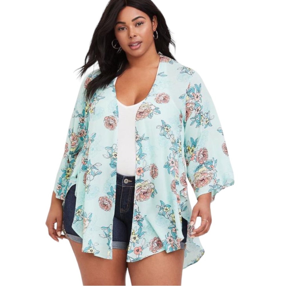 Torrid Crepe Shirttail Kimono Size 1X/2X